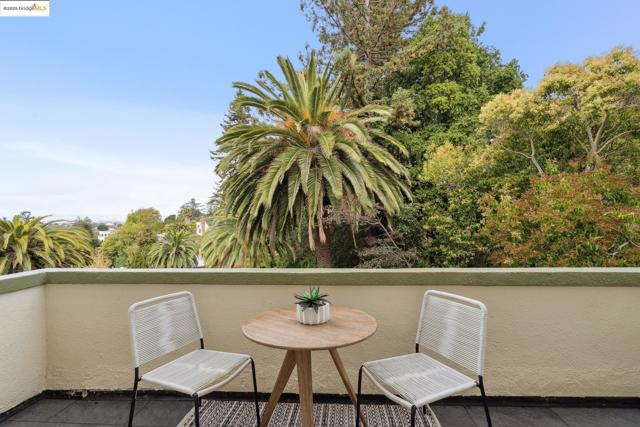 6051 MARGARIDO Dr, Oakland CA: https://media.crmls.org/mediaz/9d37c3bc-1666-4f1e-b05e-3db024613d2f.jpg