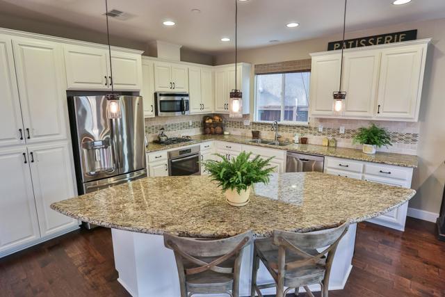 270 Robin Place, Gilroy CA: https://media.crmls.org/mediaz/9d37ec0d-8011-468d-b29f-edb13477e0d1.jpg