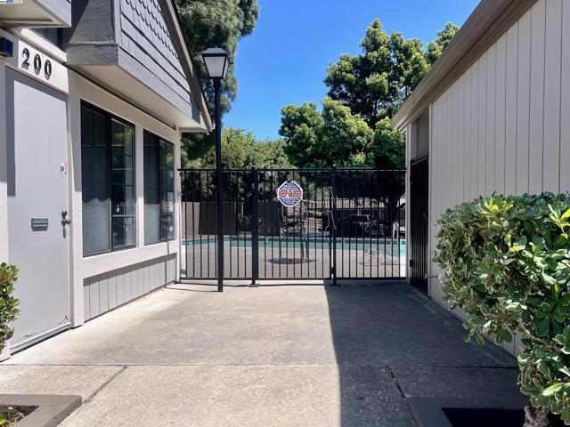 276 Galano Plz, Union City CA: https://media.crmls.org/mediaz/9d38c6f1-ed5c-4c19-93a5-e886100c109c.jpg