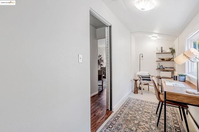 4801 Fairfax Ave, Oakland CA: https://media.crmls.org/mediaz/9d38f029-01c0-4a47-be96-2bd3da359e90.jpg
