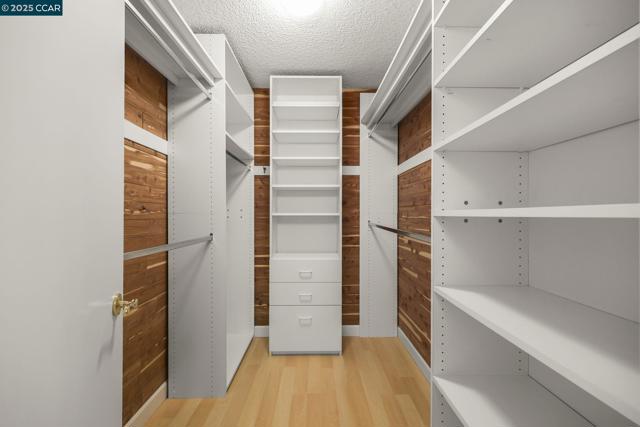 975 Terra California Dr, Walnut Creek CA: https://media.crmls.org/mediaz/9d394627-8c1d-4a4b-9098-037a66c6a5b8.jpg