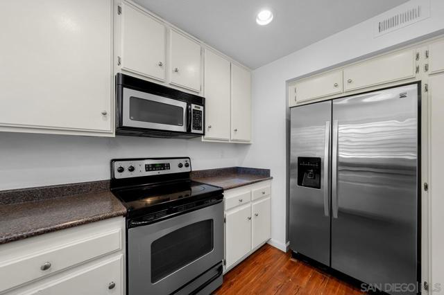 4210 Porte De Palmas, San Diego CA: https://media.crmls.org/mediaz/9d39673b-3b9a-46a1-ad7f-7709aeea5fc1.jpg