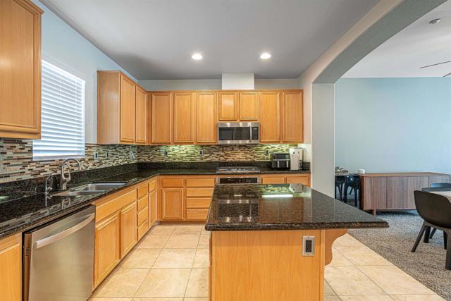 Detail Gallery Image 2 of 42 For 1291 Blue Jean Way #3,  Chula Vista,  CA 91913 - 2 Beds | 2/1 Baths