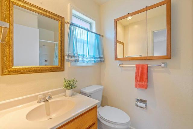 137 Silverwood Place, Marina CA: https://media.crmls.org/mediaz/9d39b919-aa5e-4119-a5b8-ce77ed90b1ca.jpg
