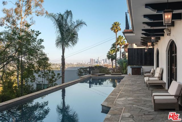 4733 Bonvue Avenue, Los Angeles CA: https://media.crmls.org/mediaz/9d39e4f8-68f7-4aeb-9e29-924b2be97f9f.jpg
