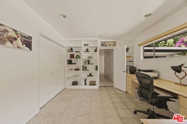 8630 Allenwood Road, Los Angeles CA: https://media.crmls.org/mediaz/9d3a9476-1371-4e9c-b3e2-2fd7cb452d86.jpg
