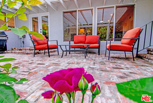 12954 Otsego Street, Sherman Oaks CA: https://media.crmls.org/mediaz/9d3aa03d-057b-46f8-b4aa-7582a47543c9.jpg