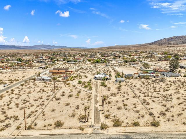 7648 Araby Avenue, 29 Palms CA: https://media.crmls.org/mediaz/9d3aa553-e544-44eb-93ce-0849074740fb.jpg