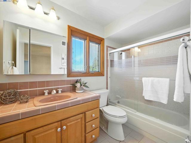 2858 Superior Dr, Livermore CA: https://media.crmls.org/mediaz/9d3ad434-9cd0-462b-b888-b276458b4414.jpg