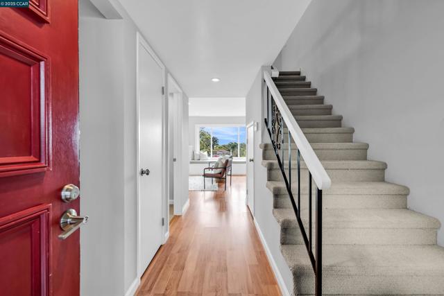 31 Turtle Creek Street, Oakland CA: https://media.crmls.org/mediaz/9d3b2f32-5749-4fd3-ab68-6235a0c9ea7b.jpg