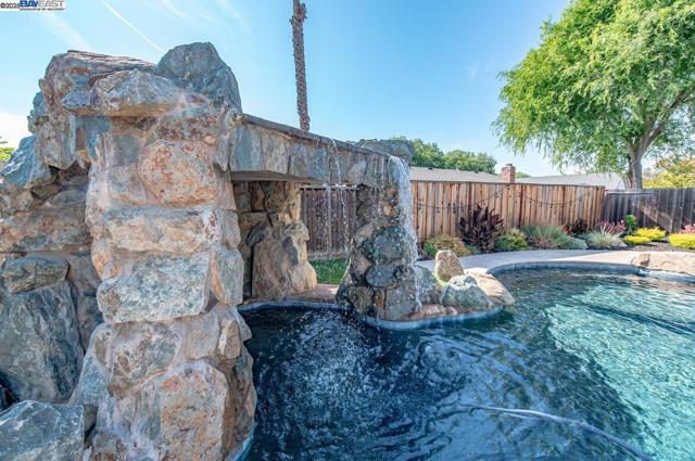 648 Buckeye Dr, Livermore CA: https://media.crmls.org/mediaz/9d3b842d-85e7-42e8-b49f-0ebc25c329fd.jpg