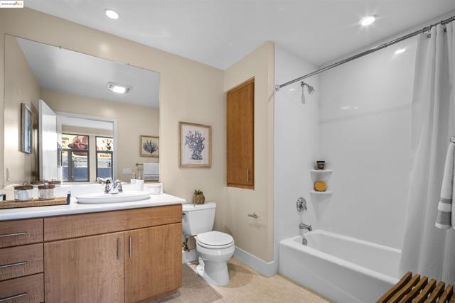 438 W Grand Ave, Oakland CA: https://media.crmls.org/mediaz/9d3bd1d7-2d0f-4eaa-a6de-5f824bf23d30.jpg
