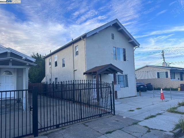 1317 Chanslor Ave, Richmond CA: https://media.crmls.org/mediaz/9d3be7ad-58d8-4e06-bf04-7c451e1b9c2b.jpg