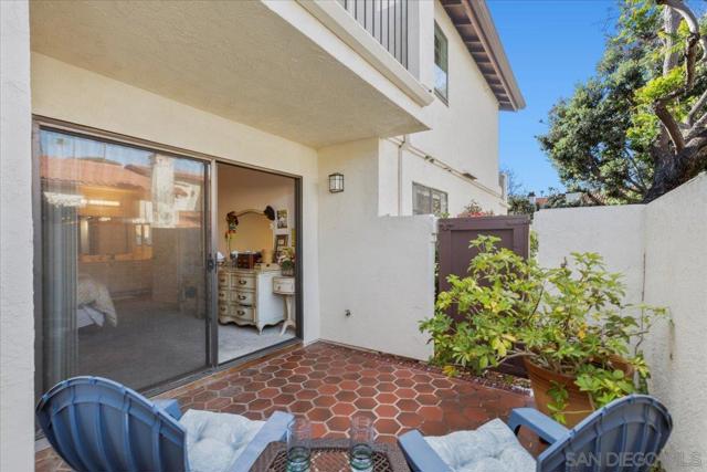 4145 Porte De Merano, San Diego CA: https://media.crmls.org/mediaz/9d3c3655-252f-4b61-ad37-7bf5edf37a56.jpg