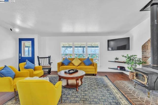 1170 Graceland Pl,  CA: https://media.crmls.org/mediaz/9d3c7216-a519-4f5a-a7e5-518049a9f91a.jpg