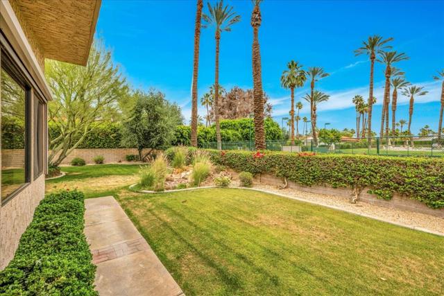 45 Lincoln Place, Rancho Mirage CA: https://media.crmls.org/mediaz/9d3da968-114e-41ca-9916-00a99510bc54.jpg
