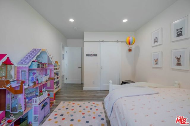 2760 E Glenoaks Boulevard, Glendale CA: https://media.crmls.org/mediaz/9d3de54b-7cdd-43d8-8ea1-e069ab7dc912.jpg