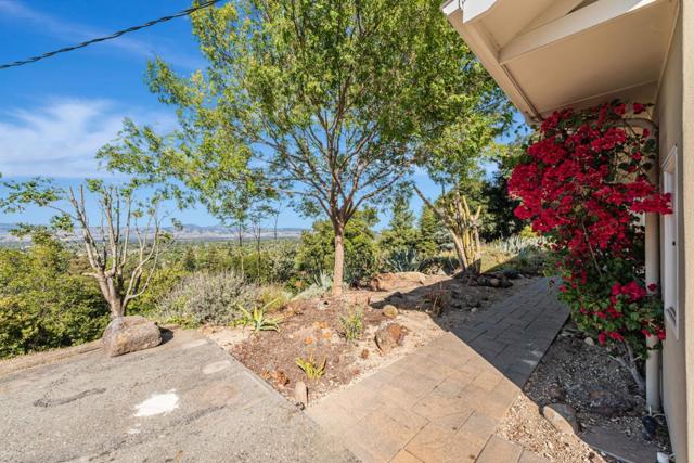 15010 Larga Vista Drive, Los Gatos CA: https://media.crmls.org/mediaz/9d3dfe5e-db75-48a2-ac34-a49f3228bdea.jpg