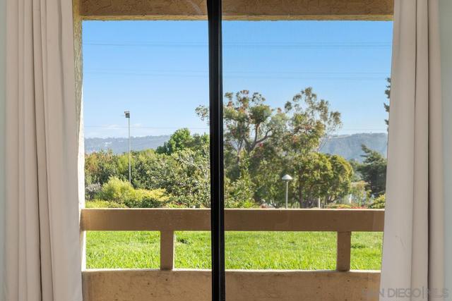 1914 Swallow Ln, Carlsbad CA: https://media.crmls.org/mediaz/9d3e23f2-42a5-4c21-a1ba-8f9f831731a5.jpg