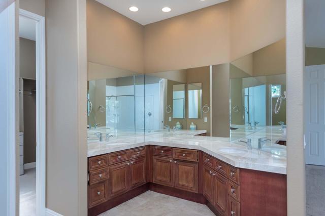 35010 Vista Del Ladero, Rancho Mirage CA: https://media.crmls.org/mediaz/9d3e392c-a1eb-4a7a-ad61-039159f017f9.jpg