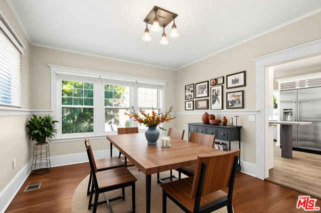 921 W 30th Street, Los Angeles CA: https://media.crmls.org/mediaz/9d3e4e08-593b-4f22-994e-c727c4f684c9.jpg