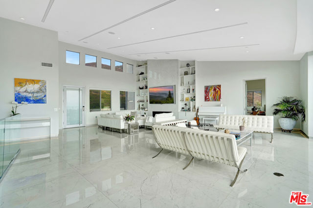 28405 Via Acero Street, Malibu CA: https://media.crmls.org/mediaz/9d3eda51-80ba-4eae-9f94-5da630dfe042.jpg