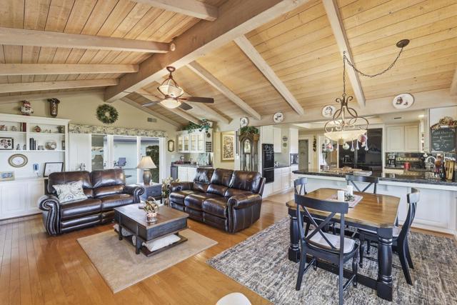 1524 Zutano Lane, Fallbrook CA: https://media.crmls.org/mediaz/9d3edbec-54e0-4614-9926-08198de730f2.jpg