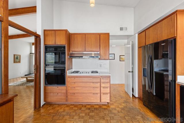 8415 Sugarman Dr, La Jolla CA: https://media.crmls.org/mediaz/9d3fa86b-8258-4a0a-a1a4-468b4927755c.jpg