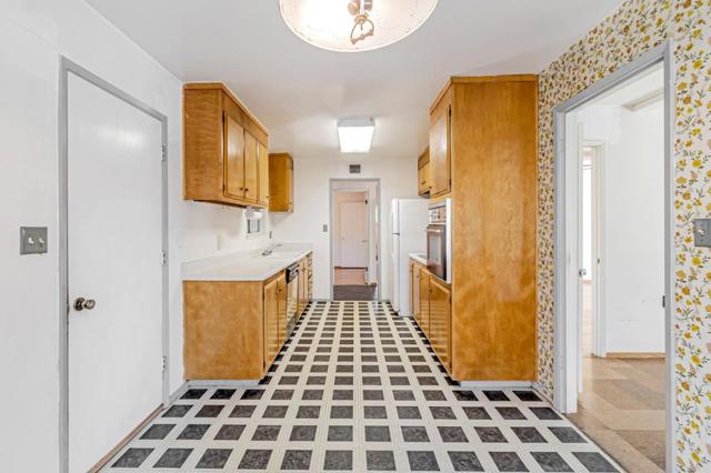 945 San Ramon Court, Mountain View CA: https://media.crmls.org/mediaz/9d401fe1-3966-4929-97e0-fd271e28e3a8.jpg