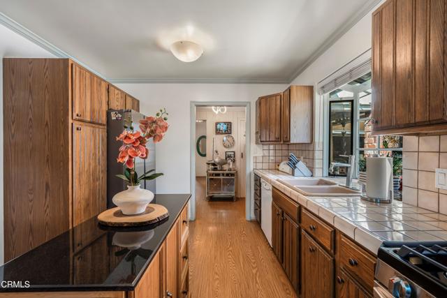 Detail Gallery Image 10 of 37 For 17448 Keswick St, Northridge,  CA 91325 - 3 Beds | 1 Baths