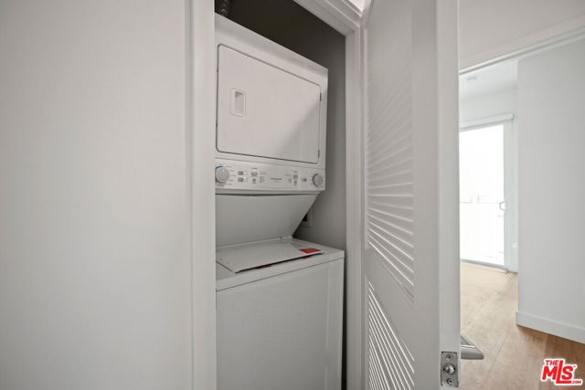 11668 Darlington Avenue, Los Angeles CA: https://media.crmls.org/mediaz/9d408465-0c86-4ed9-b77b-6c5fb6cc1ce7.jpg