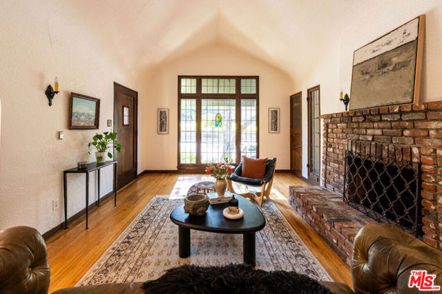 1117 N Avenue 64, Los Angeles CA: https://media.crmls.org/mediaz/9d40890b-8072-4e88-88ad-5c6bff621947.jpg