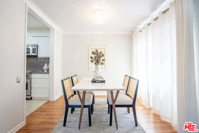 818 S Lucerne Boulevard, Los Angeles CA: https://media.crmls.org/mediaz/9d41f896-1d14-4695-996a-a65a56cc896c.jpg