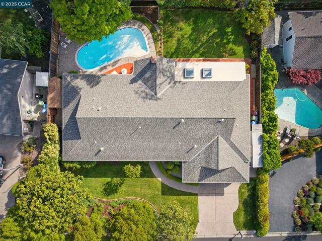 154 Selborne Way, Moraga CA: https://media.crmls.org/mediaz/9d41ffca-14e2-4e1a-aa32-554f94bc2849.jpg