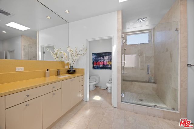 4255 Saint Clair Avenue, Studio City CA: https://media.crmls.org/mediaz/9d4268ad-8305-43ca-a10c-4ed2a1c37e84.jpg