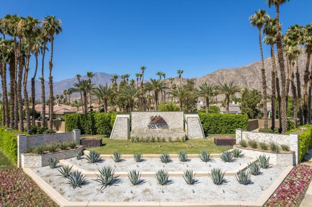 79798 Olympia, La Quinta CA: https://media.crmls.org/mediaz/9d426e73-c160-4504-869a-3d1c494de6eb.jpg