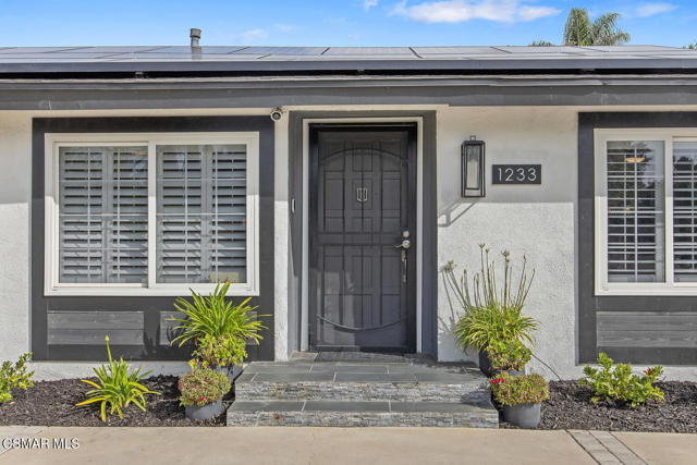 1233 Calle Olmo, Thousand Oaks CA: https://media.crmls.org/mediaz/9d4321f5-852f-4a42-a443-937829b3f8d0.jpg