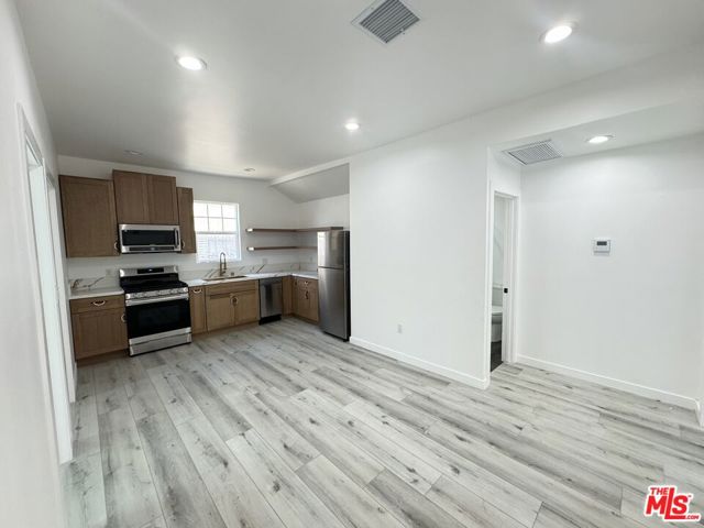 9506-1 S San Pedro St, Los Angeles, CA 90003