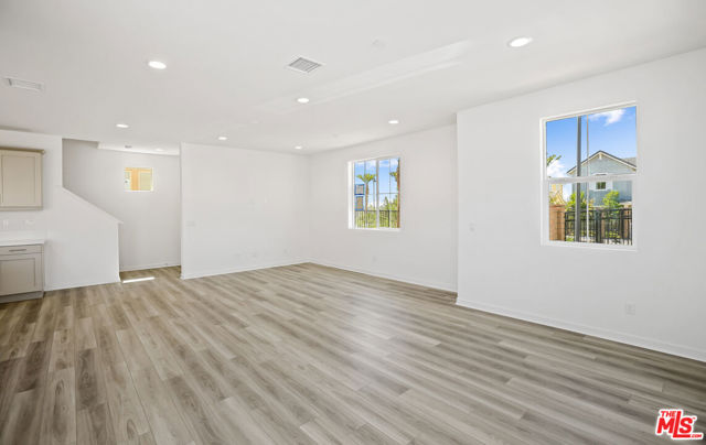 13889 Bell Way, Fontana CA: https://media.crmls.org/mediaz/9d43e4bc-13b6-4417-a389-a96cb036fbf6.jpg