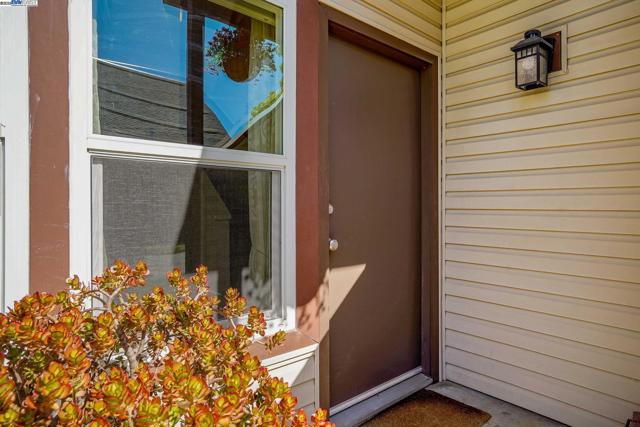 627 Military E St, Benicia CA: https://media.crmls.org/mediaz/9d440ec7-8a0e-404d-989b-138dd690d0b1.jpg