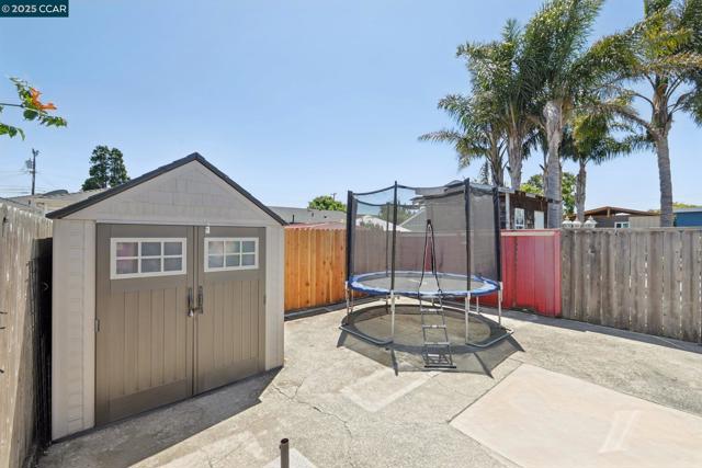 2110 Hellings Avenue, Richmond CA: https://media.crmls.org/mediaz/9d441bd4-ac05-402d-97bd-2613965c580a.jpg