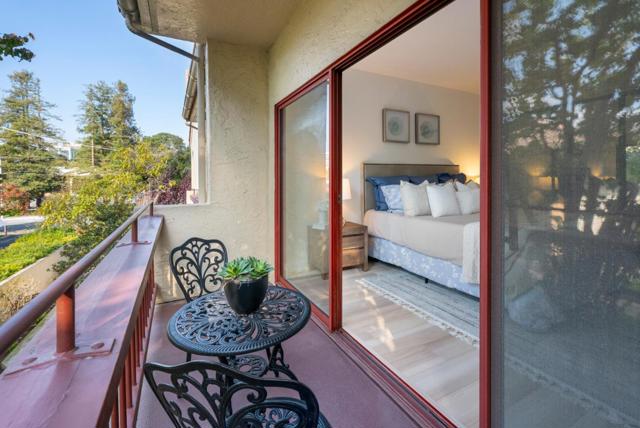 10 9th Avenue, San Mateo CA: https://media.crmls.org/mediaz/9d44a834-808e-4b93-8e8b-45edee432a09.jpg