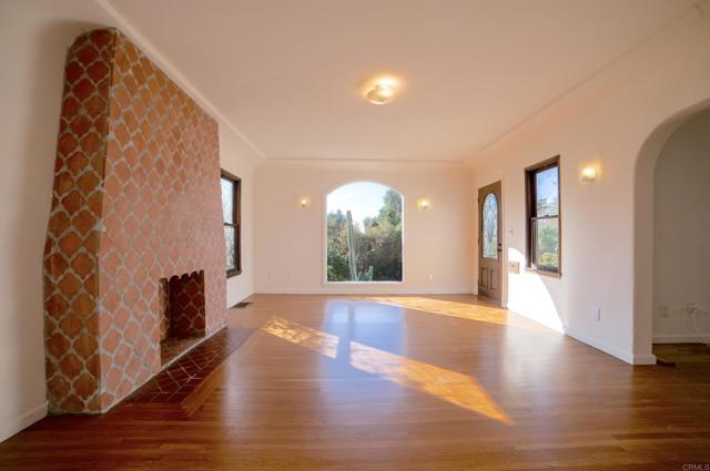 Detail Gallery Image 4 of 35 For 362 Palm Ave, Chula Vista,  CA 91911 - 5 Beds | 3 Baths