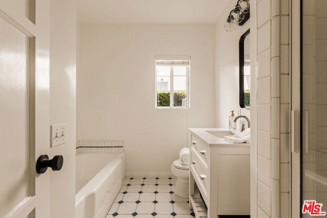 7737 Denrock Avenue, Los Angeles CA: https://media.crmls.org/mediaz/9d46cbf6-166e-419f-9239-c9acd9ff689d.jpg