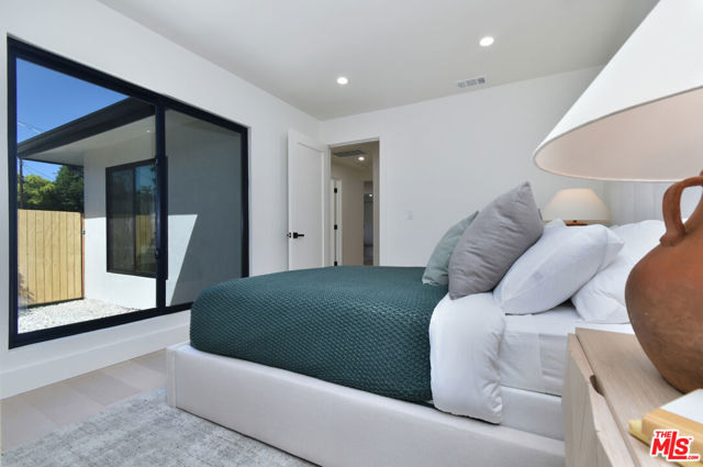 15431 Milbank Street, Encino CA: https://media.crmls.org/mediaz/9d47002b-b412-4698-bf8b-3bedfd39ccf4.jpg