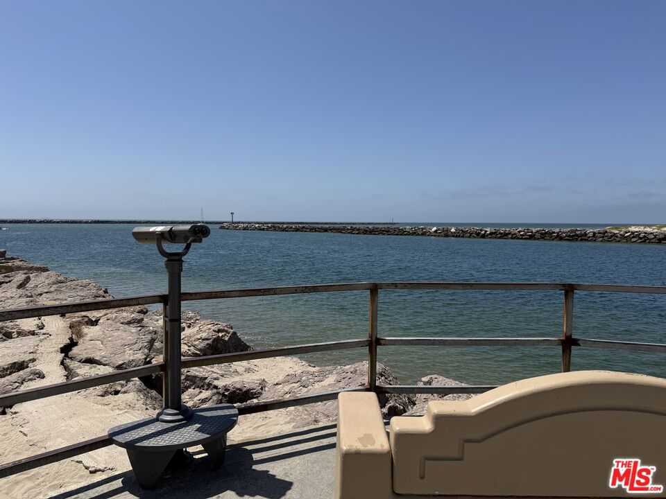 https://media.crmls.org/mediaz/9d470aaa-4baa-4d31-b185-b5f603e73237.jpg?preset=X-Large