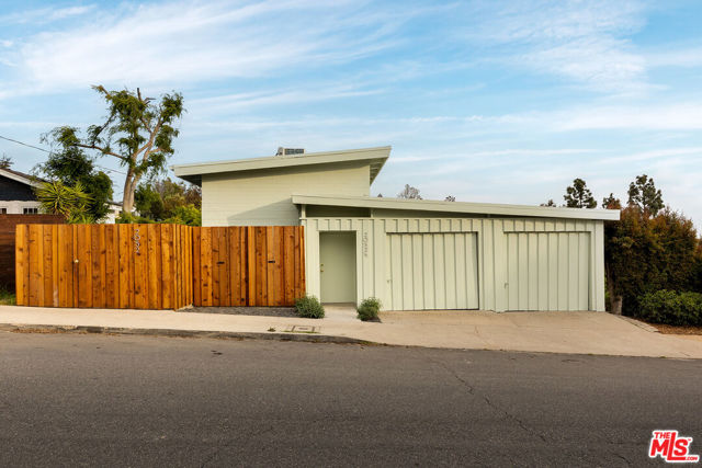 2052 Cerro Gordo Street, Los Angeles CA: https://media.crmls.org/mediaz/9d4718ea-72b7-48ca-be74-ec19f36a7981.jpg
