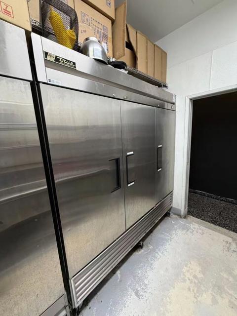 1081 1081 B Street, Hayward CA: https://media.crmls.org/mediaz/9d4741d5-dee0-4649-b776-be1411e17d9c.jpg