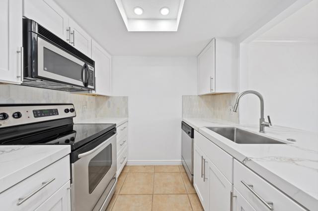 Image 12 of 35 For 43376 Cook St  220