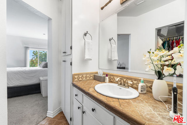 8162 Manitoba Street, Playa del Rey CA: https://media.crmls.org/mediaz/9d47fdc0-88eb-4644-9b8b-e7fe1e6c855d.jpg